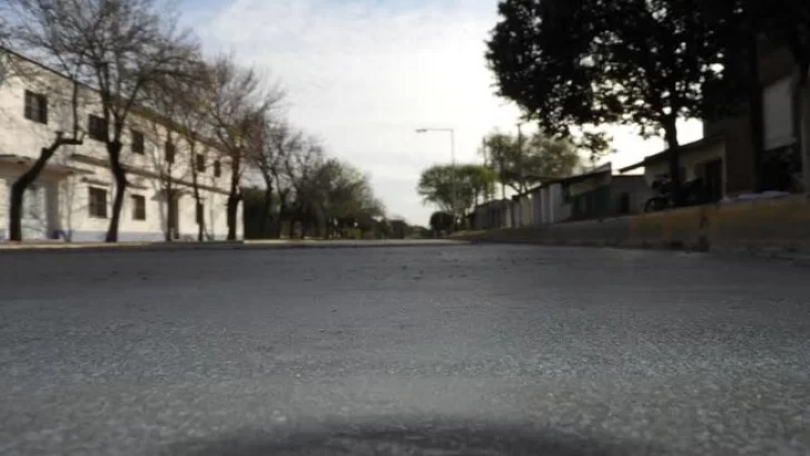 Oliveros: Finalizó la pavimentación sobre la calle Sarmiento