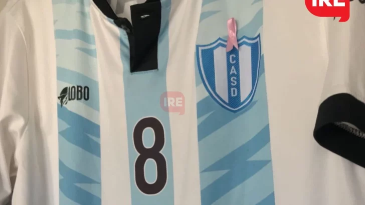 Sportivo Díaz se sumó a la lucha contra el cáncer de mama con una cinta rosa en su escudo