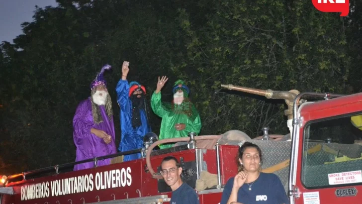 El cuartel de bomberos de Oliveros ya comenzó la colecta de caramelos para los reyes magos