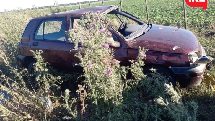 Un hombre perdió el control de su auto y despistó entre Maciel y Monje