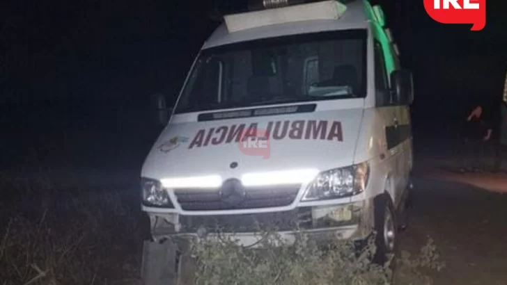 La ambulancia de Carrizales chocó en camino rural mientras hacía un traslado