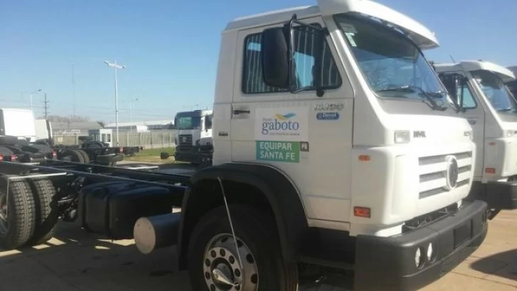 Acto oficial en Puerto Gaboto por la llegada de un nuevo camión