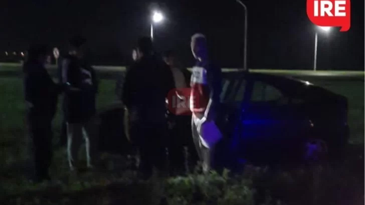 Chocaron el cantero central, despistaron y terminaron en un campito