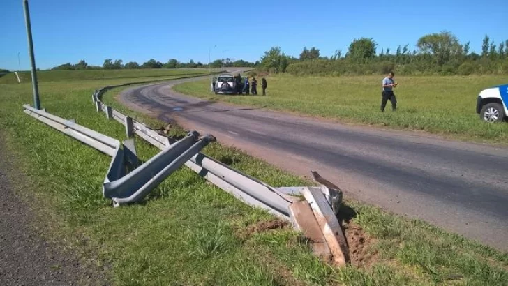 Perdió el control, despistó y chocó contra el guardarraíl