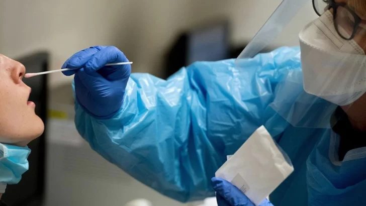 Realizarán un hisopado preventivo a un vecino de Carrizales
