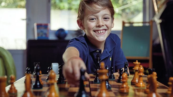 El mejor ajedrecista del mundo de 8 años estuvo en la región