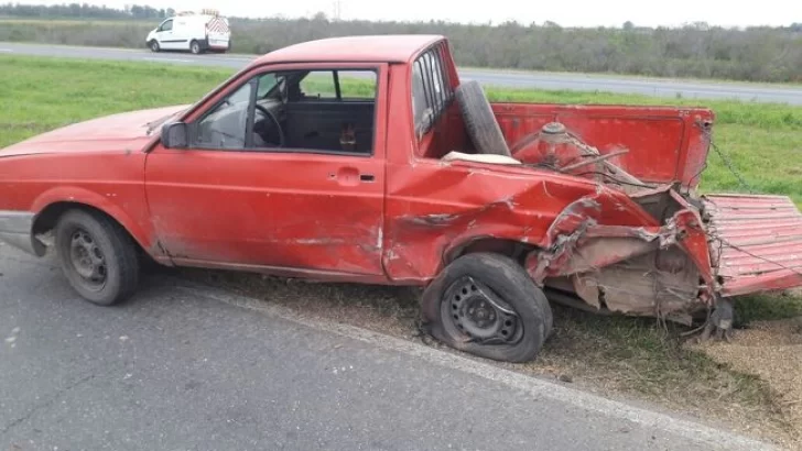 Pilotos del TC 2000 chocaron en la autopista: Se encuentran bien.