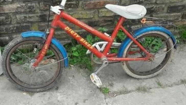 Encontraron una bicicleta y ahora buscan a su pequeño dueño