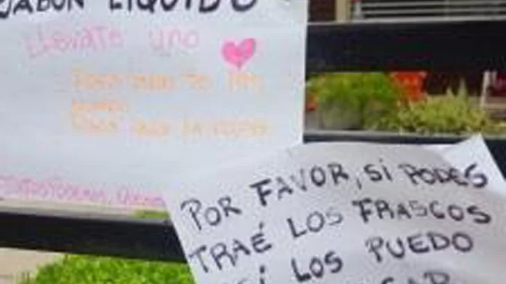 Solidaridad: Desde su hogar fabrica jabón líquido y los regala