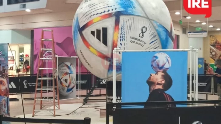 Nuevo desafío para Marlene y Lichi: Una pelota enorme en el corazón del shopping