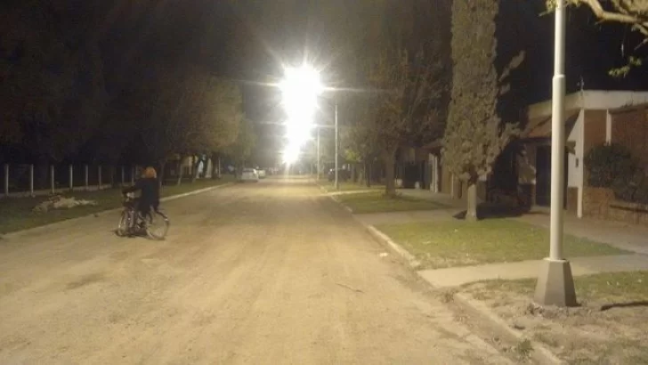 Carrizales más iluminada: Renovaron alumbrado en calle Mitre