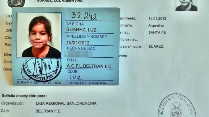 Luz se convirtió en la primera jugadora de fútbol en ser fichada en la Sanlorencina