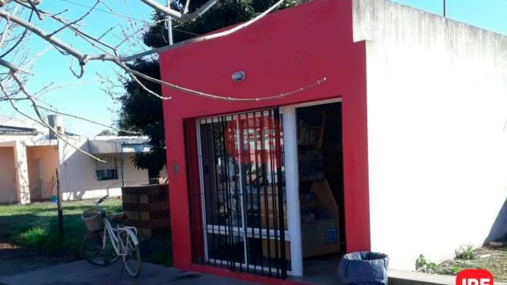 Ingresó a una librería de Maciel como cliente pero robó dinero y un celular