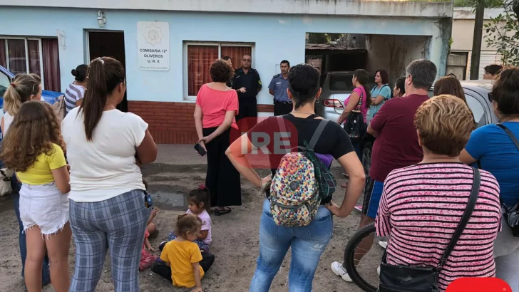 Inseguridad: Vecinos se convocaron frente a la comisaría