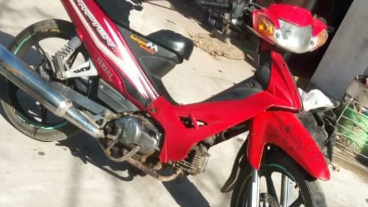 Se junto con amigos y cuando salió le habían robado la moto: Piden viralizala