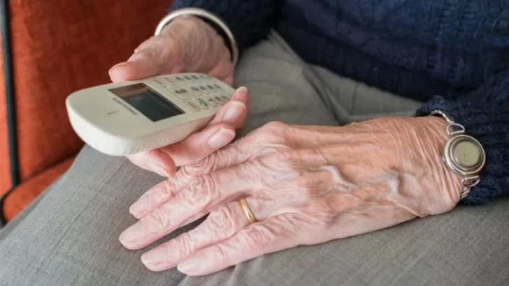 Dos abuelas de Maciel cayeron en cuento del tío y le robaron pesos, dólares y joyas