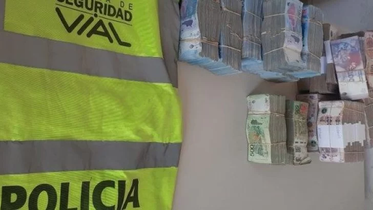 Trasladaba una millonaria suma de dinero y abrieron investigación