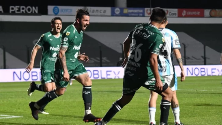 Cucchi convirtió en la goleada de Sarmiento ante Atlético de Tucumán