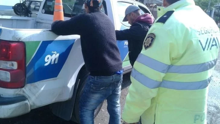 Interceptan a dos hombres que apedreaban vehículos en la autopista