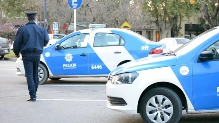 Intentó huir de un operativo y lastimó a un policía y un inspector