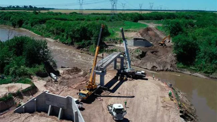 Se comenzó a construir un nuevo puente ferroviario sobre el Carcarañá