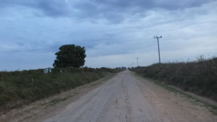 Trabajos de Aguas S. A. en un canal, anegó el camino a La Boca