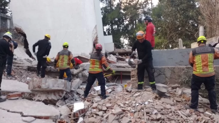 Bomberos de Serodino se sumaron al rescate tras el derrumbe en Rosario