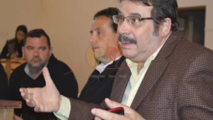 Rosconi: ?El cauce natural de las aguas es el Carcarañá?