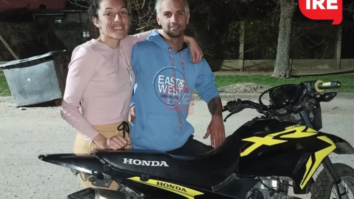 Final feliz: Le robaron la moto de su casa, la salieron a buscar y la encontraron