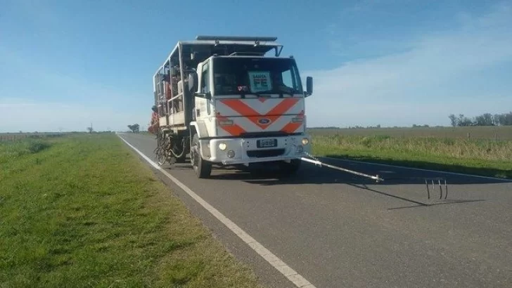 Realizan tareas de mantenimiento en la Ruta 10