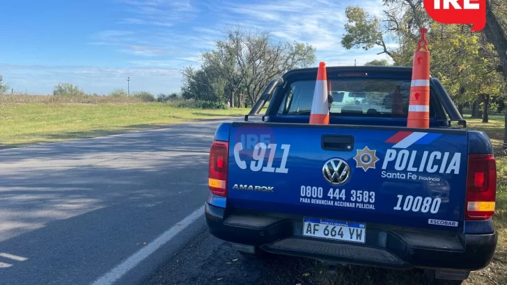 Un hombre en moto chocó a una mamá con su hija en bicicleta en ruta 11