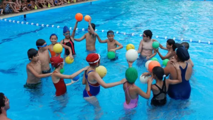 Ciento cincuenta niños disfrutan del verano en la Colonia de Vacaciones