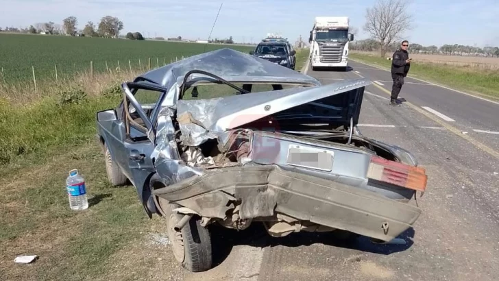 Un camión y un auto chocaron en el puente de la 91: Un macielense herido