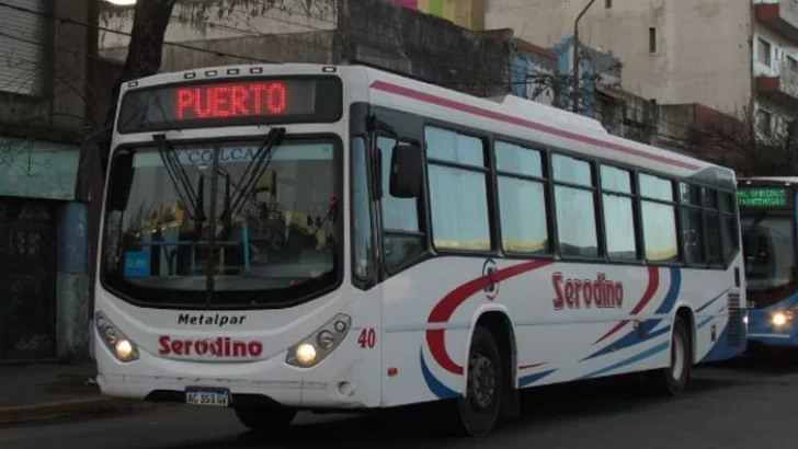 Los colectivos de la empresa Serodino circularán este martes pese al paro