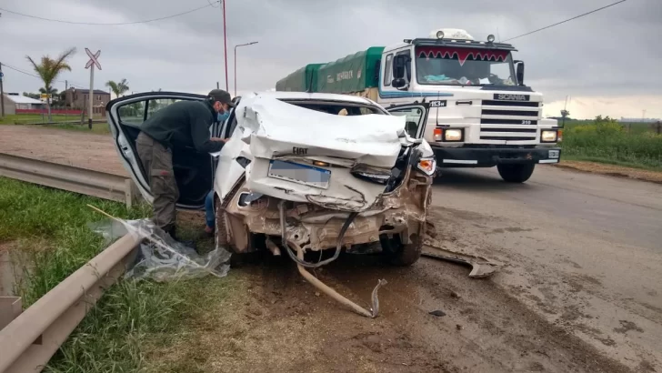 Un auto fue embestido por un tren en Timbúes: No hay heridos