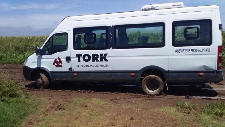 Delincuentes robaron una camioneta a mano armada camino a Renova