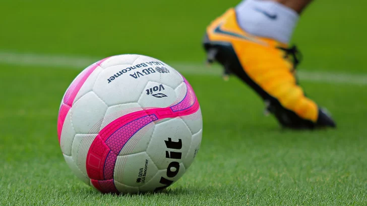 Alba convoca al primer torneo de fútbol femenino de primera división