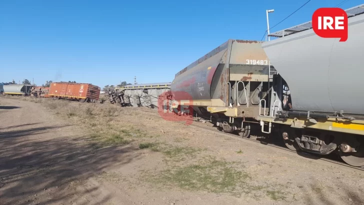 Un tren descarriló camino a las terminales de Puerto San Martín: Tumbó cerca de 160 mil kilos de maíz