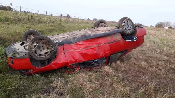 Dos jóvenes resultaron heridos al volcar en la ruta hacia Gaboto
