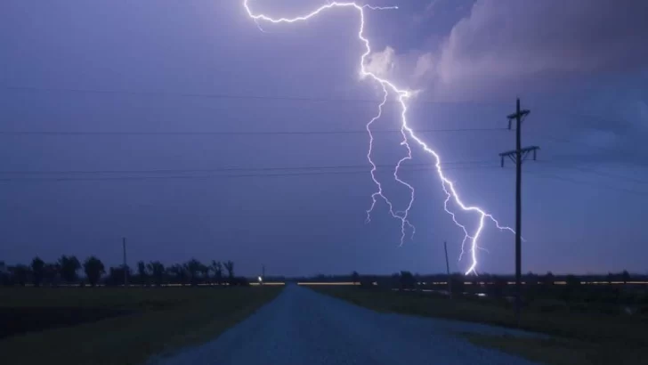 Alertan intensa actividad eléctrica en la región