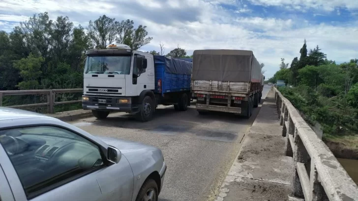 Empresas de transporte realizan desvíos por las obras en el puente