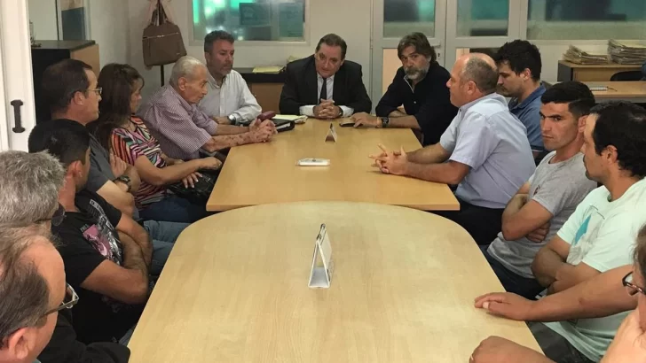 El pago sería desdoblado pero con todos los trabajadores adentro