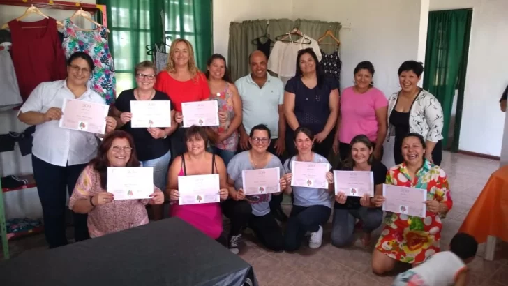 El costurero comunal cerró un gran año con un taller de oficio