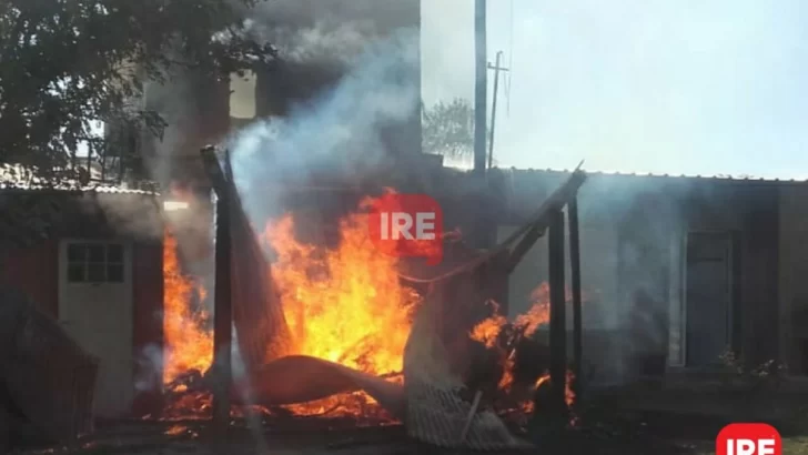 Se incendió completamente una vivienda céntrica en Timbúes