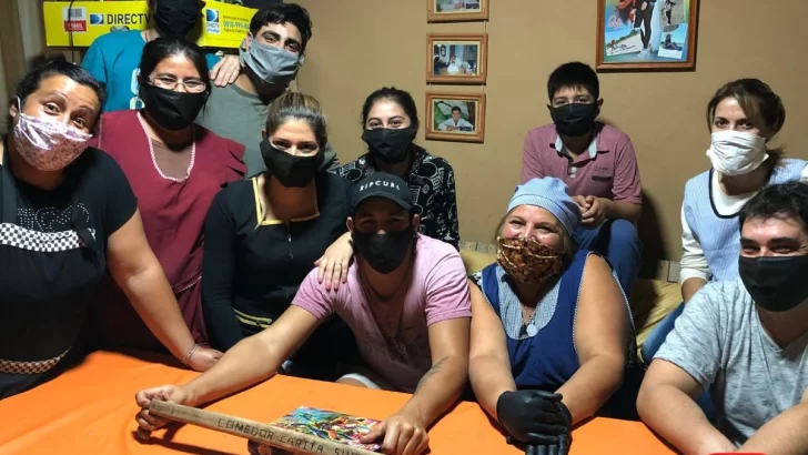 “Caritas sucias” reparte más de 200 platos de comida cada sábado