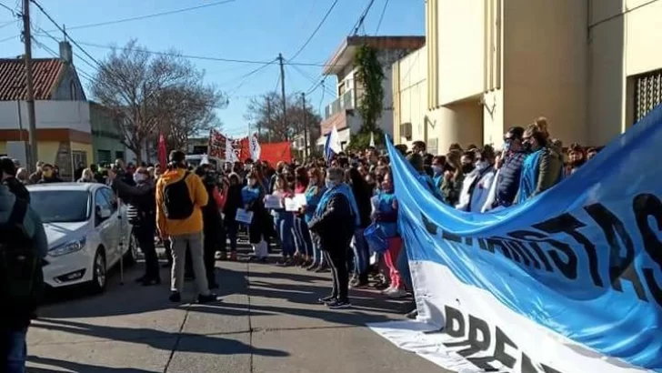 Hubo movilización de trabajadores y un abrazo simbólico a Verbano