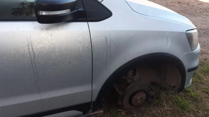 De no creer: Le robaron las ruedas del auto a un vecino de Andino