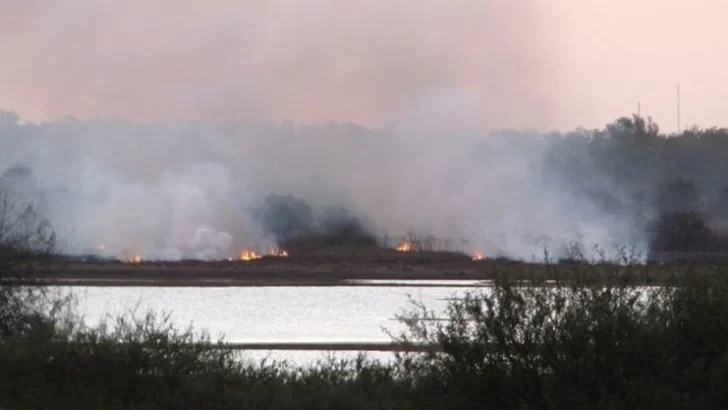 Las islas arden sin parar y prevén que el humo cubrirá el cielo de la región