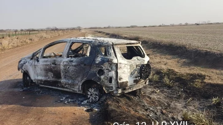 Encontraron un vehículo incendiado y abandonado en un camino rural de Ricardone