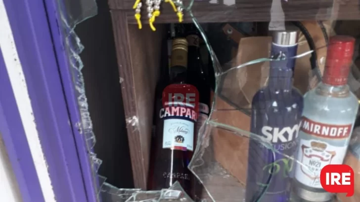 Dos menores rompieron el vidrio de un kiosco en Oliveros y robaron una botella de vodka